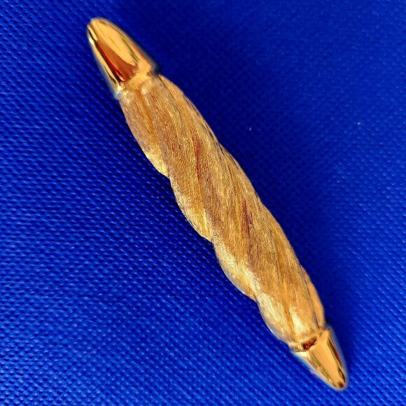 1980-S CHRISTIAN DIOR SIGNED BIG VINTAGE GOLD TONE BROOCH - Picture 1 of 7